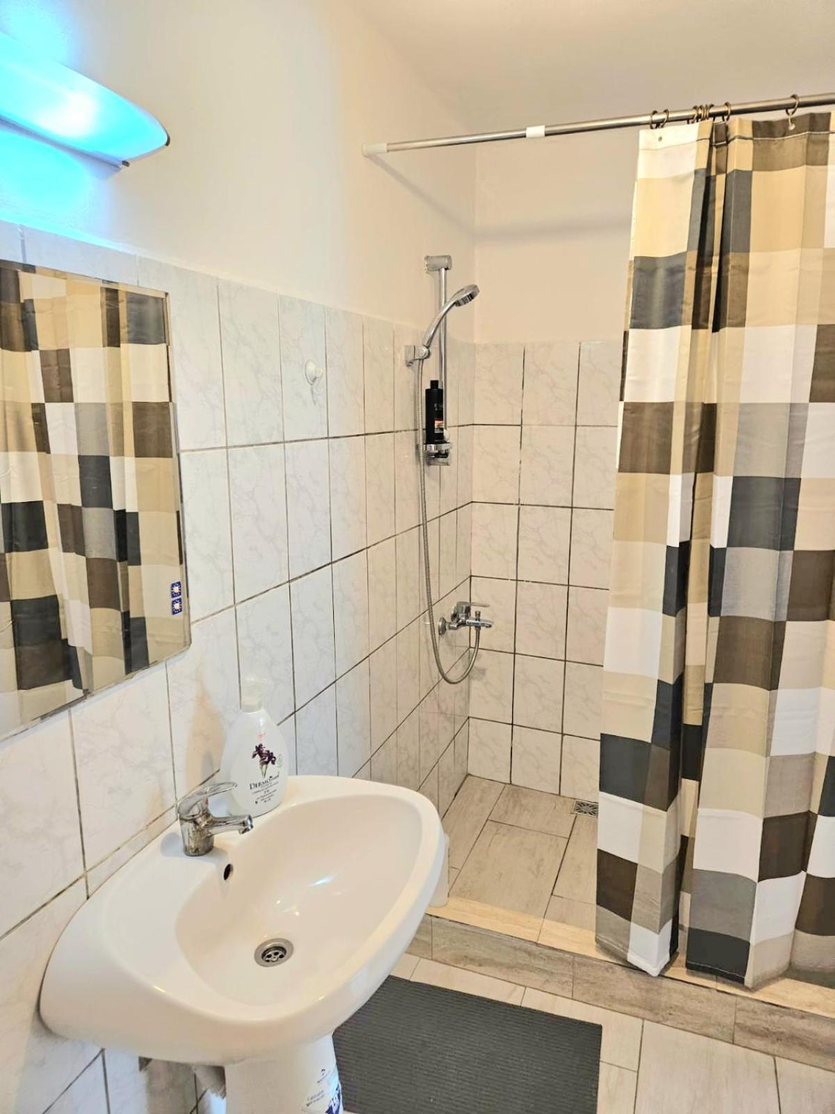 Seventeen -Apartament La Casa Арад Экстерьер фото